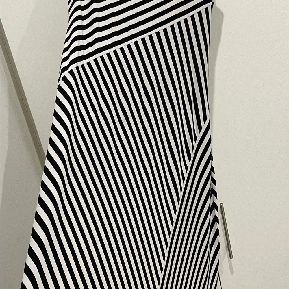 Calvin Klein Black & White Striped Sleeveless Maxi Dress 🔥 - Size Medium - Picture 16 of 16